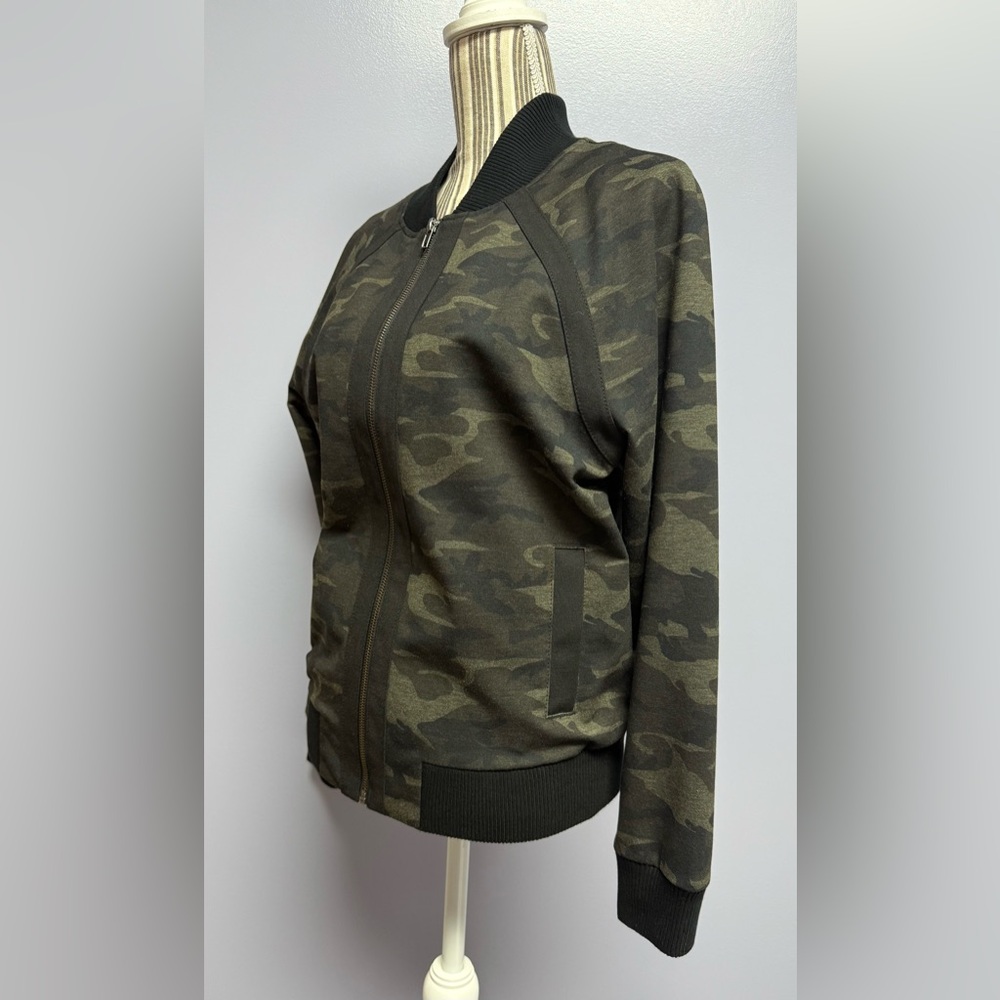 Liverpool Women's Dark Camouflage Bomber Jacket M, olive with black trim - Picture 4 of 16